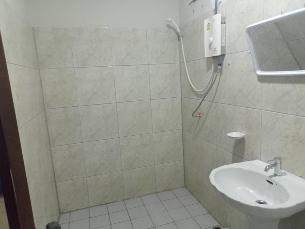 Pluemchai Guesthouse Jomtien Exterior foto