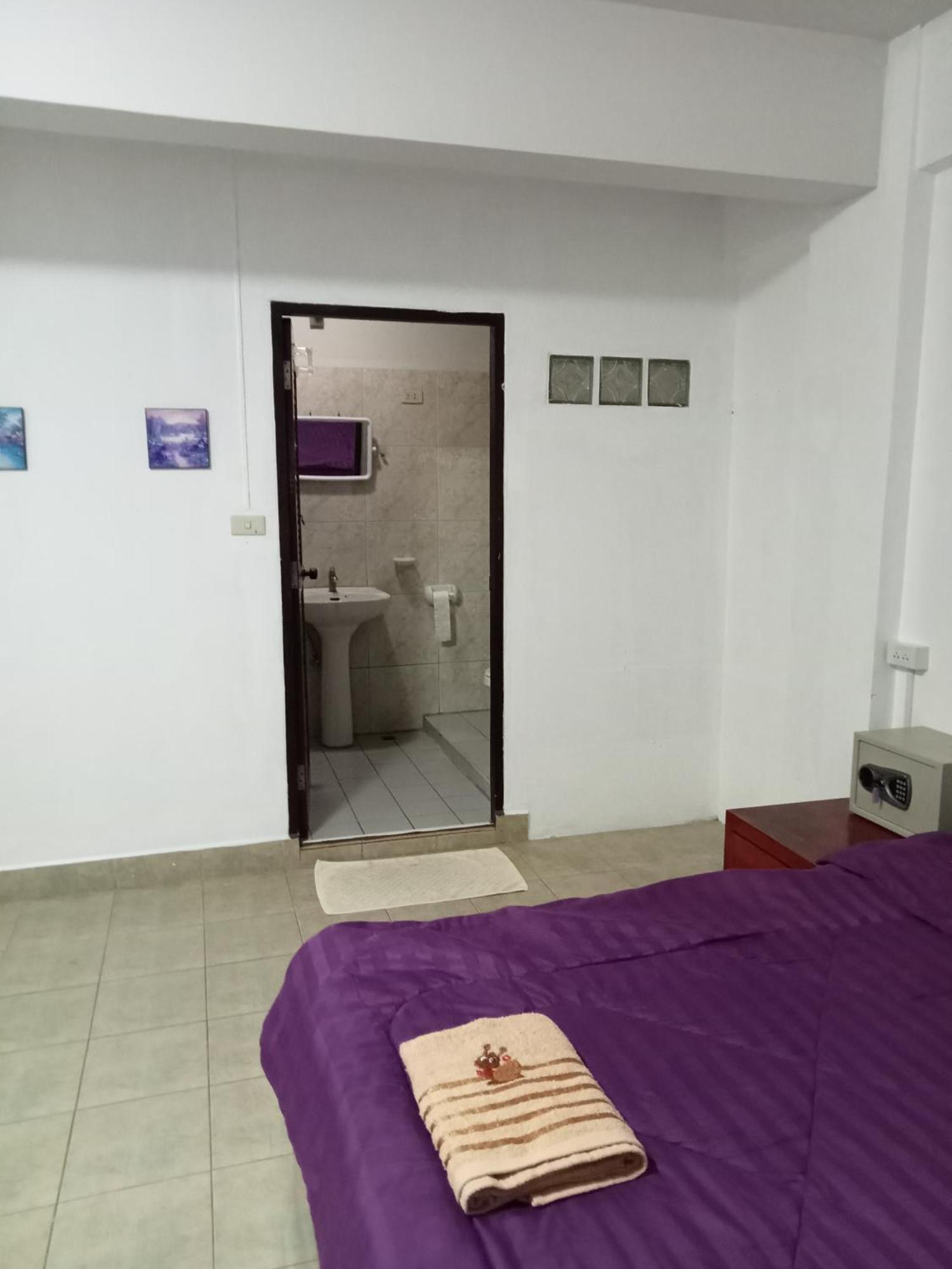 Pluemchai Guesthouse Jomtien Exterior foto