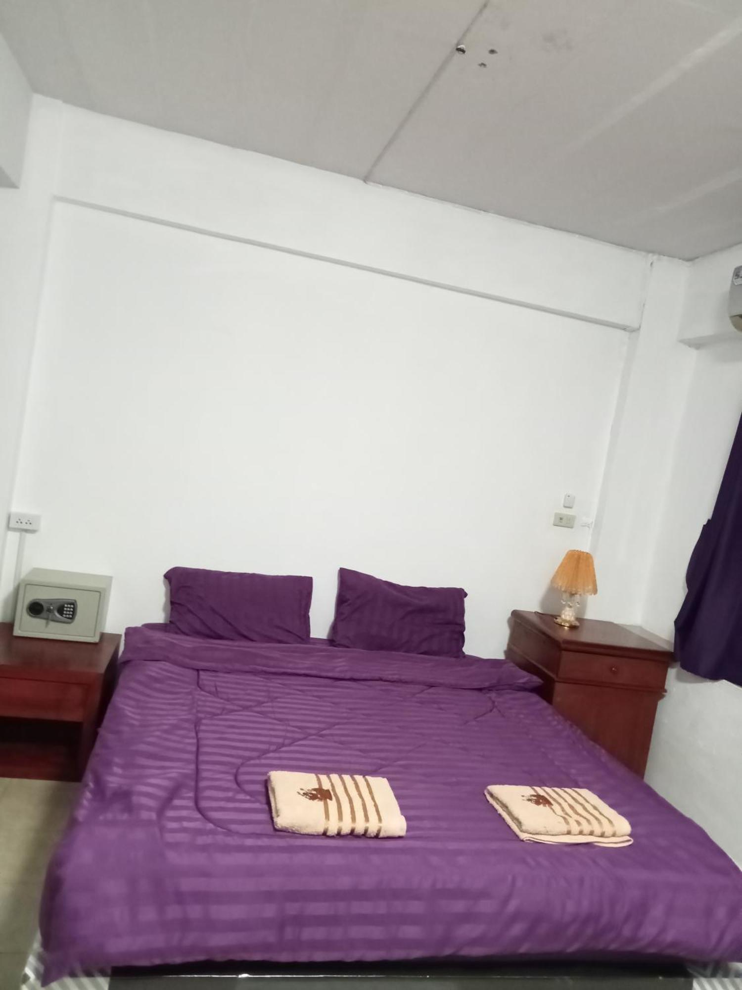 Pluemchai Guesthouse Jomtien Exterior foto